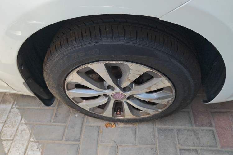 Used Fiat Viaggio 2012 1.4T Automatic Enjoyment Edition Right Front Wheel Hub
