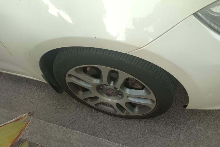 Used Fiat Viaggio 2012 1.4T Automatic Luxury Edition Right Front Wheel Hub