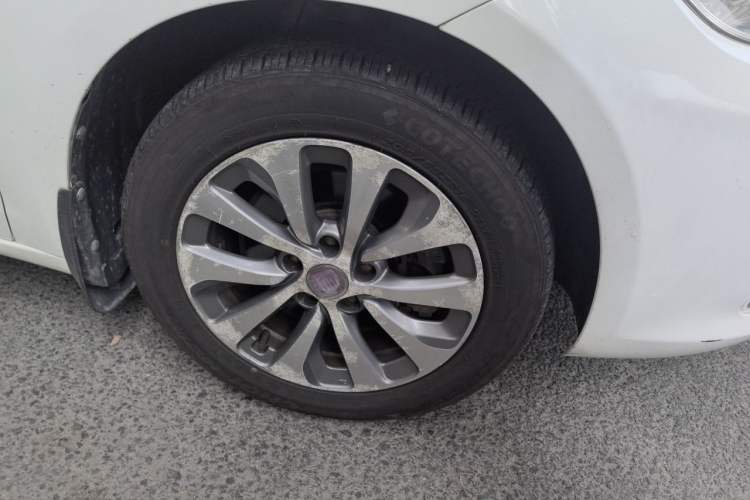 Used Fiat Viaggio 2012 1.4T Manual Enjoyment Edition Right Front Wheel Hub
