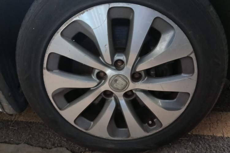 Used Fiat Viaggio 2012 1.4T Automatic Enjoyment Edition Right Front Wheel Hub