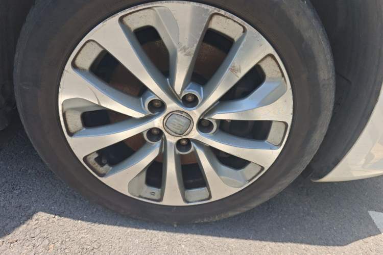 Used Fiat Viaggio 2012 1.4T Automatic Enjoyment Edition Right Front Wheel Hub