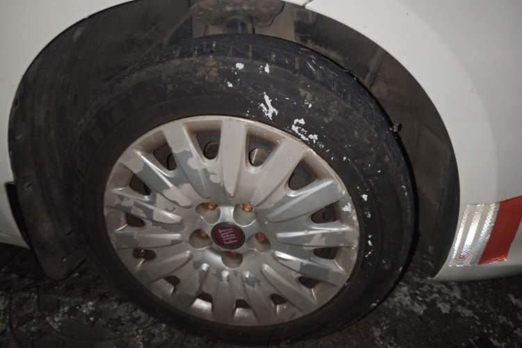 Used Fiat Viaggio 2012 1.4T Automatic Enjoyment Edition Right Front Wheel Hub