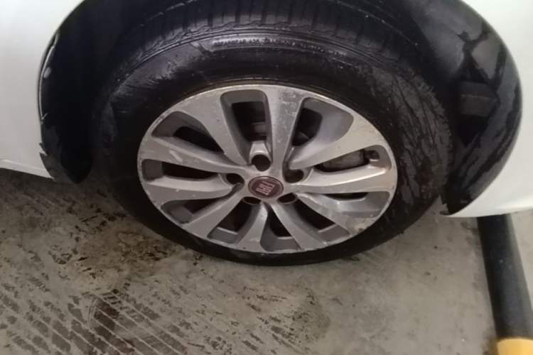 Used Fiat Viaggio 2012 1.4T Automatic Jingxiang Edition Right Front Wheel Hub