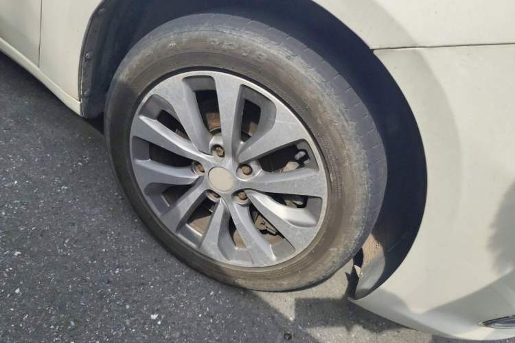 Used Fiat Viaggio 2012 1.4T Automatic Enjoyment Edition Right Front Wheel Hub