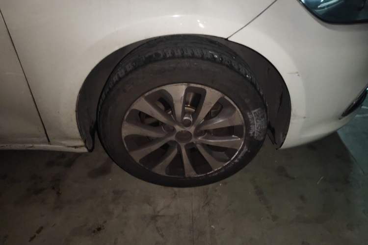 Used Fiat Viaggio 2012 1.4T Automatic Enjoyment Edition Right Front Wheel Hub