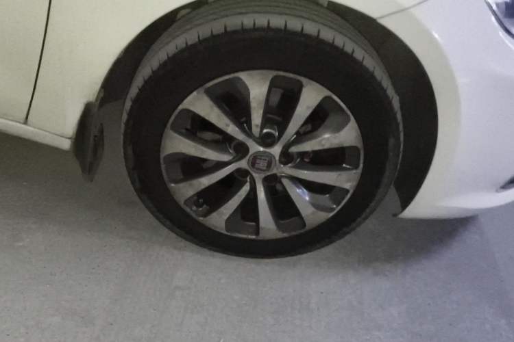 Used Fiat Viaggio 2012 1.4T Automatic Jingxiang Edition Right Front Wheel Hub