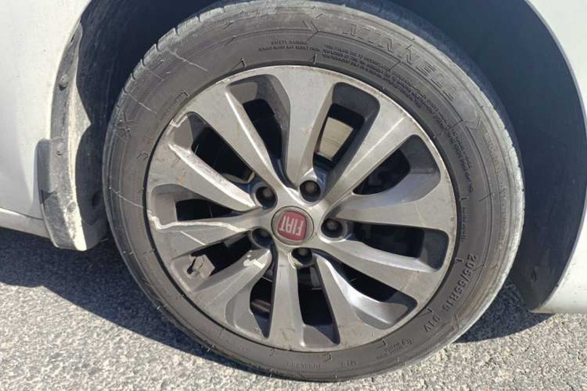 Used Fiat Viaggio 2012 1.4T Automatic Jingxiang Edition Right Front Wheel Hub