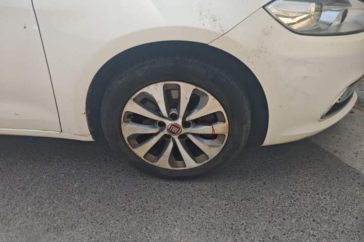 Used Fiat Viaggio 2012 1.4T Automatic Jingxiang Edition Right Front Wheel Hub
