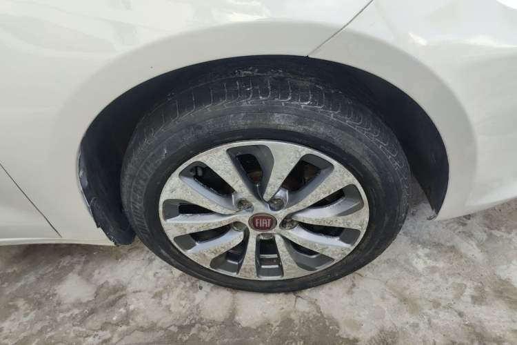 Used Fiat Viaggio 2012 1.4T Automatic Jingxiang Edition Right Front Wheel Hub