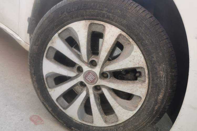 Used Fiat Viaggio 2012 1.4T Automatic Jingxiang Edition Right Front Wheel Hub