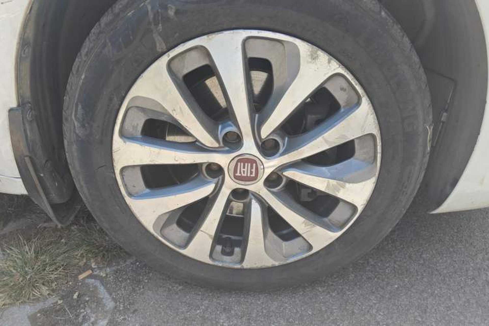Used Fiat Viaggio 2012 1.4T Automatic Jingxiang Edition Right Front Wheel Hub