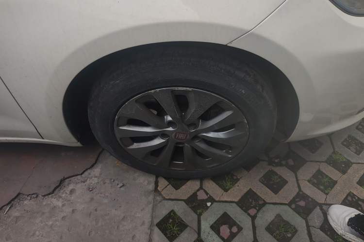 Used Fiat Viaggio 2012 1.4T Automatic Enjoyment Edition Right Front Wheel Hub