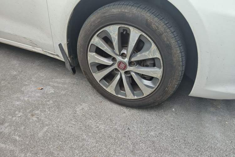 Used Fiat Viaggio 2012 1.4T Automatic Jingxiang Edition Right Front Wheel Hub
