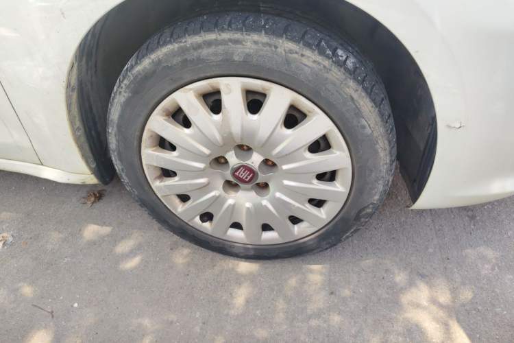 Used Fiat Viaggio 2012 1.4T Automatic Enjoyment Edition Right Front Wheel Hub