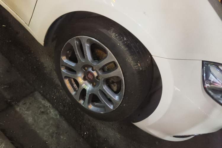 Used Fiat Viaggio 2012 1.4T Automatic Luxury Edition Right Front Wheel Hub