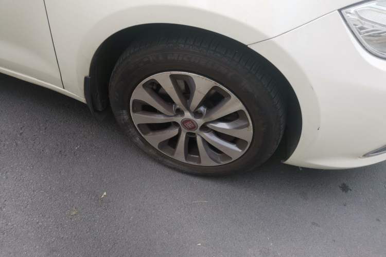 Used Fiat Viaggio 2012 1.4T Automatic Jingxiang Edition Right Front Wheel Hub