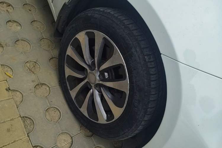 Used Fiat Viaggio 2012 1.4T Automatic Jingxiang Edition Right Front Wheel Hub