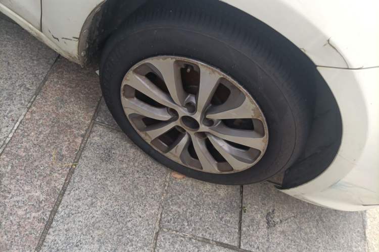 Used Fiat Viaggio 2012 1.4T Automatic Jingxiang Edition Right Front Wheel Hub