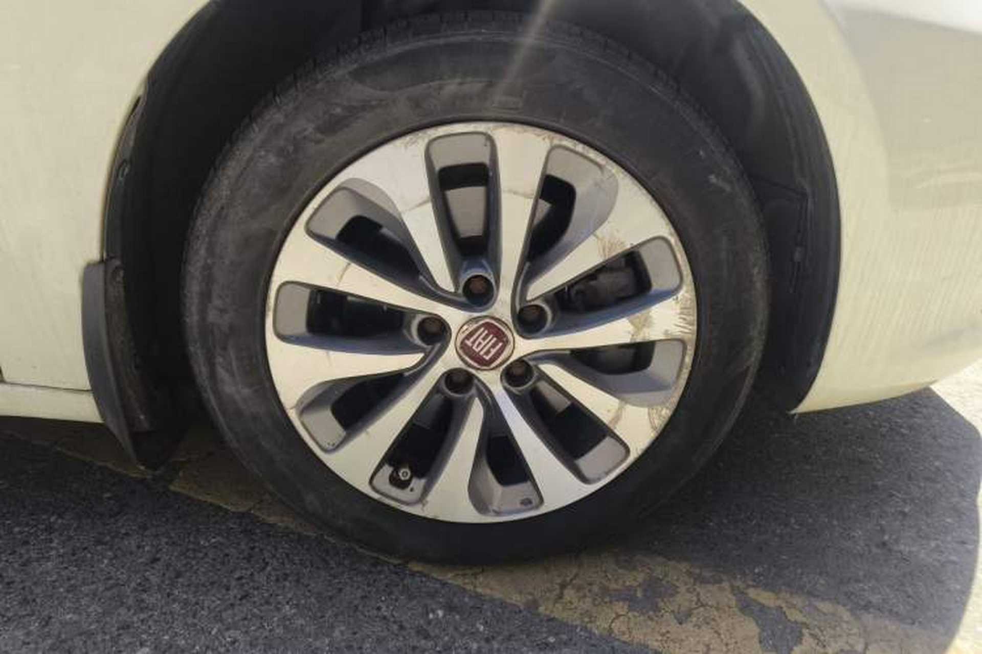 Used Fiat Viaggio 2012 1.4T Automatic Jingxiang Edition Right Front Wheel Hub