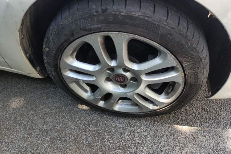 Used Fiat Viaggio 2012 1.4T Automatic Luxury Edition Right Front Wheel Hub