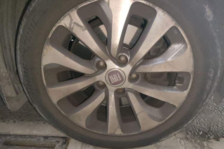 Used Fiat Viaggio 2012 1.4T Automatic Jingxiang Edition Right Front Wheel Hub