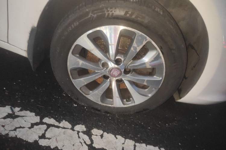 Used Fiat Viaggio 2012 1.4T Automatic Jingxiang Edition Right Front Wheel Hub