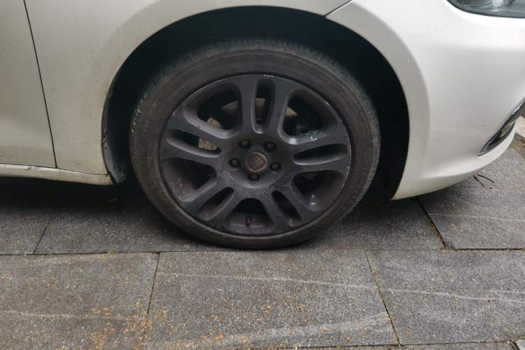 Used Fiat Viaggio 2012 1.4T Automatic Luxury Edition Right Front Wheel Hub