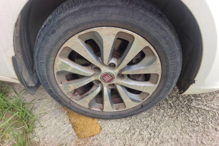 Used Fiat Viaggio 2012 1.4T Automatic Jingxiang Edition Right Front Wheel Hub