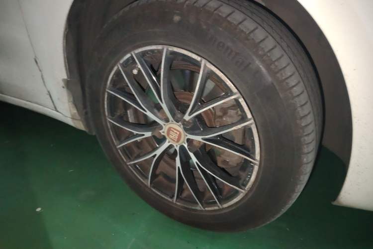 Used Fiat Viaggio 2012 1.4T Automatic Enjoyment Edition Right Front Wheel Hub