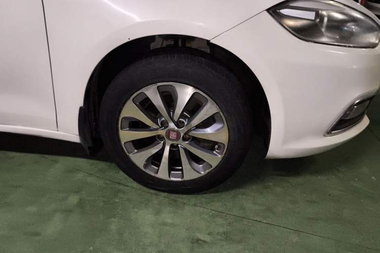 Used Fiat Viaggio 2012 1.4T Manual Enjoyment Edition Right Front Wheel Hub
