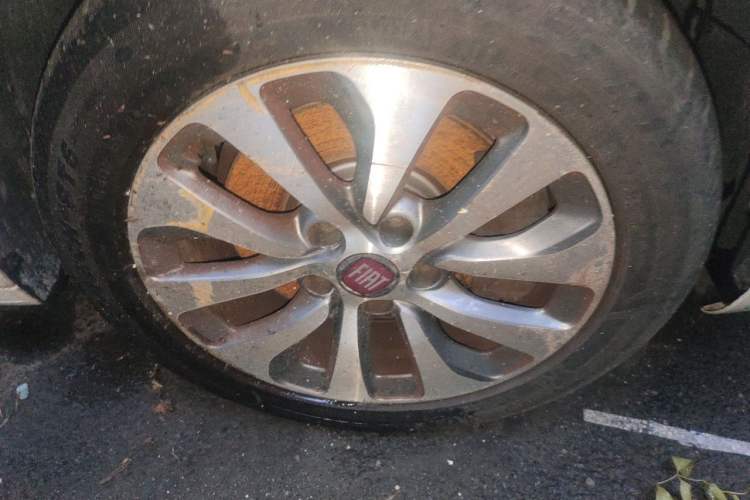 Used Fiat Viaggio 2012 1.4T Manual Enjoyment Edition Right Front Wheel Hub