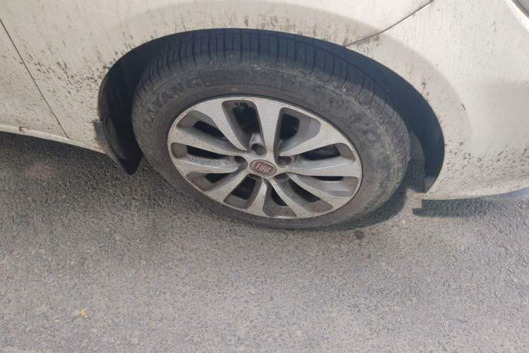 Used Fiat Viaggio 2012 1.4T Automatic Jingxiang Edition Right Front Wheel Hub