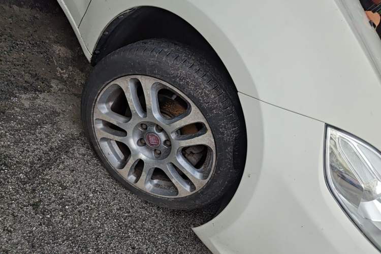 Used Fiat Viaggio 2012 1.4T Automatic Luxury Edition Right Front Wheel Hub