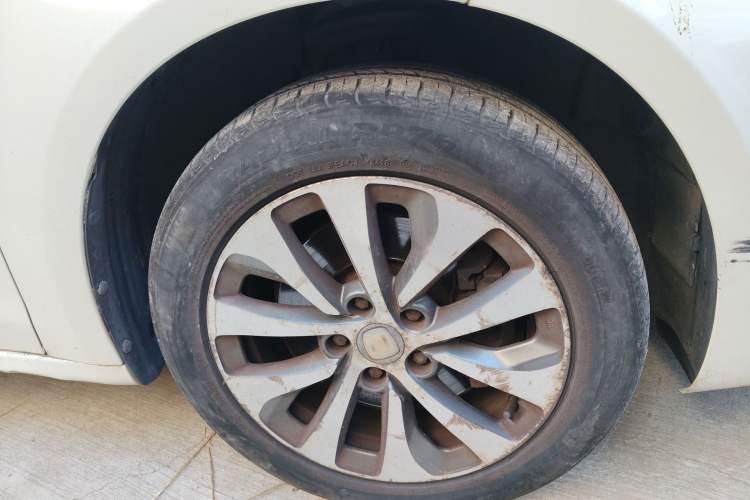 Used Fiat Viaggio 2012 1.4T Manual Enjoyment Edition Right Front Wheel Hub