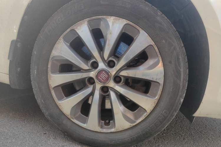 Used Fiat Viaggio 2012 1.4T Automatic Jingxiang Edition Right Front Wheel Hub