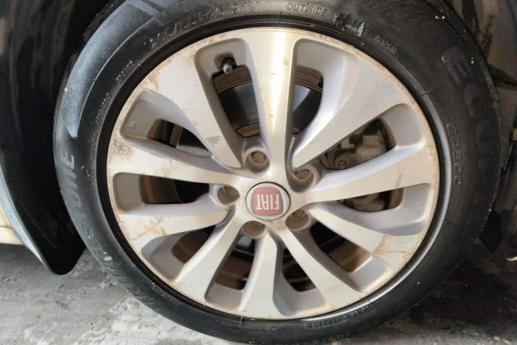 Used Fiat Viaggio 2012 1.4T Automatic Enjoyment Edition Right Front Wheel Hub