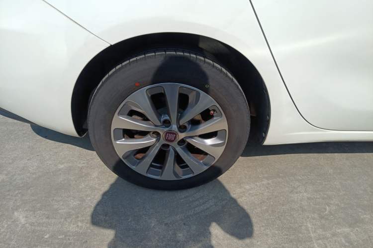 Used Fiat Viaggio 2012 1.4T Automatic Jingxiang Edition Right Rear Wheel Hub