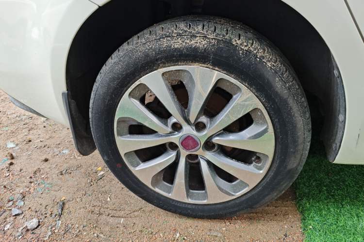 Used Fiat Viaggio 2012 1.4T Automatic Jingxiang Edition Right Rear Wheel Hub