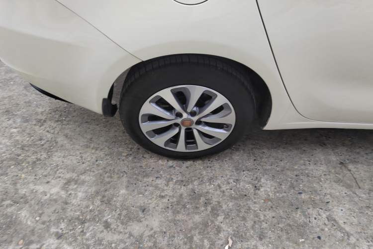 Used Fiat Viaggio 2012 1.4T Automatic Enjoyment Edition Right Rear Wheel Hub