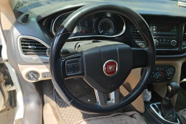 Used Fiat Viaggio 2012 1.4T Automatic Enjoyment Edition Steering Wheel