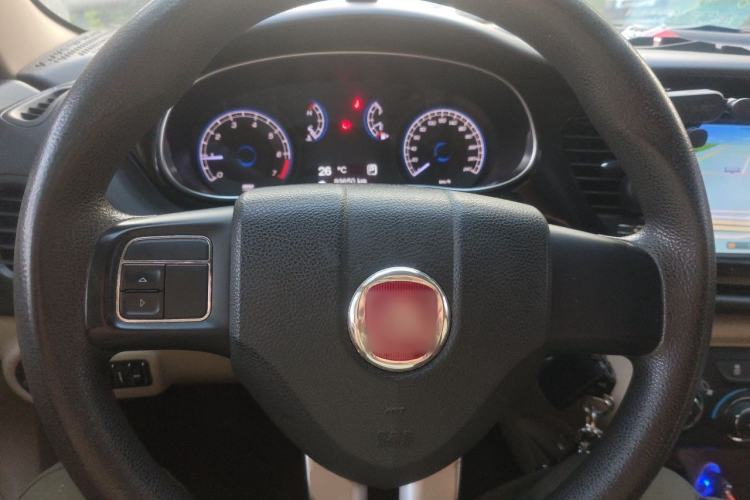 Used Fiat Viaggio 2012 1.4T Automatic Enjoyment Edition Steering Wheel