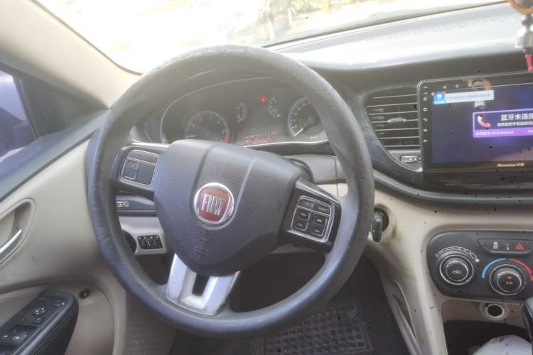 Used Fiat Viaggio 2012 1.4T Automatic Enjoyment Edition Steering Wheel