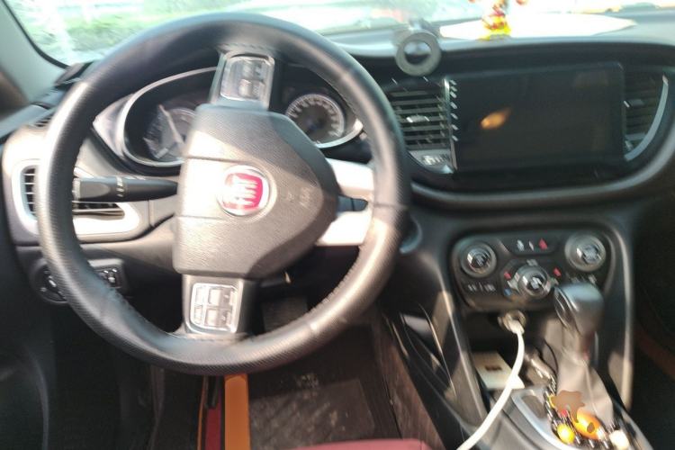 Used Fiat Viaggio 2012 1.4T Automatic Luxury Edition Steering Wheel