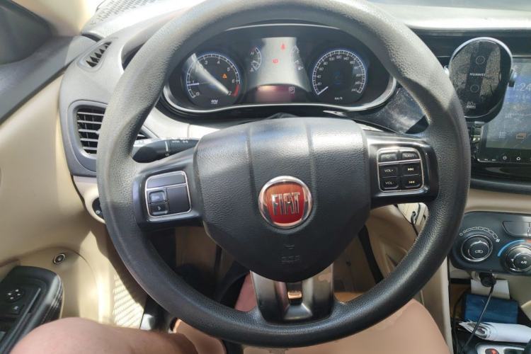 Used Fiat Viaggio 2012 1.4T Automatic Enjoyment Edition Steering Wheel