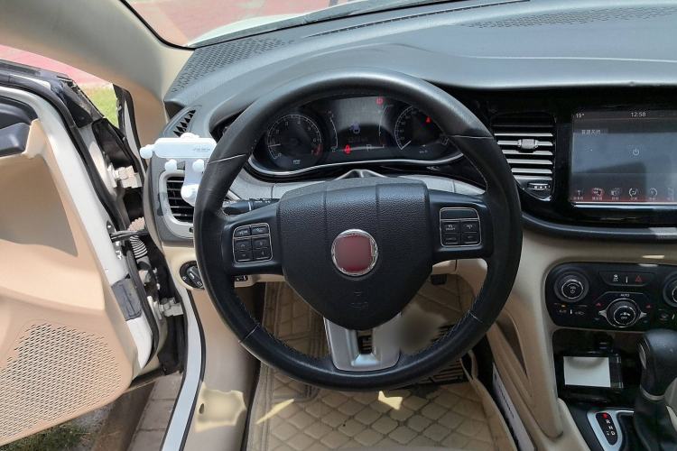 Used Fiat Viaggio 2012 1.4T Automatic Luxury Edition Steering Wheel