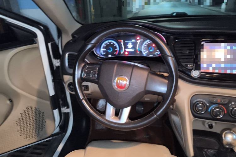 Used Fiat Viaggio 2012 1.4T Manual Enjoyment Edition Steering Wheel