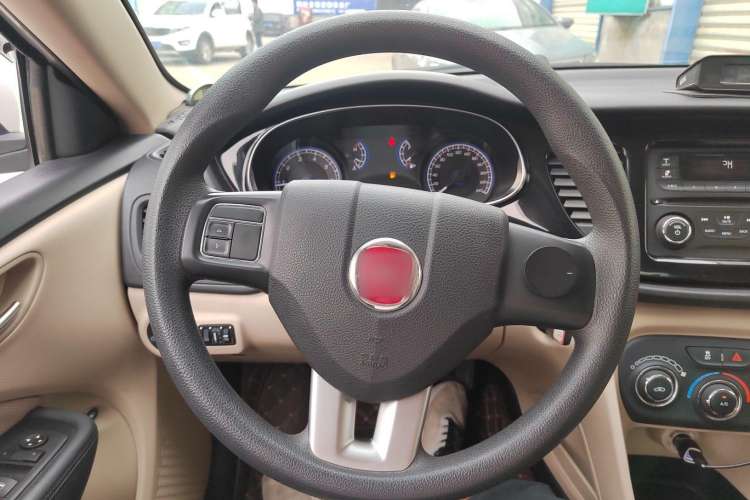 Used Fiat Viaggio 2012 1.4T Automatic Enjoyment Edition Steering Wheel