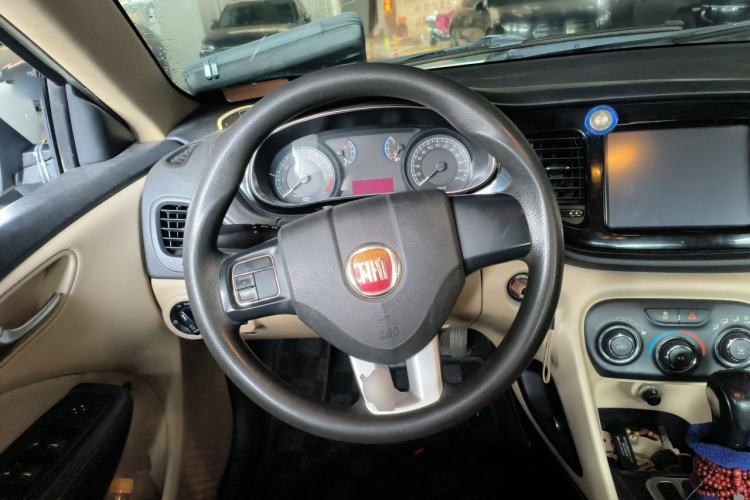 Used Fiat Viaggio 2012 1.4T Automatic Enjoyment Edition Steering Wheel