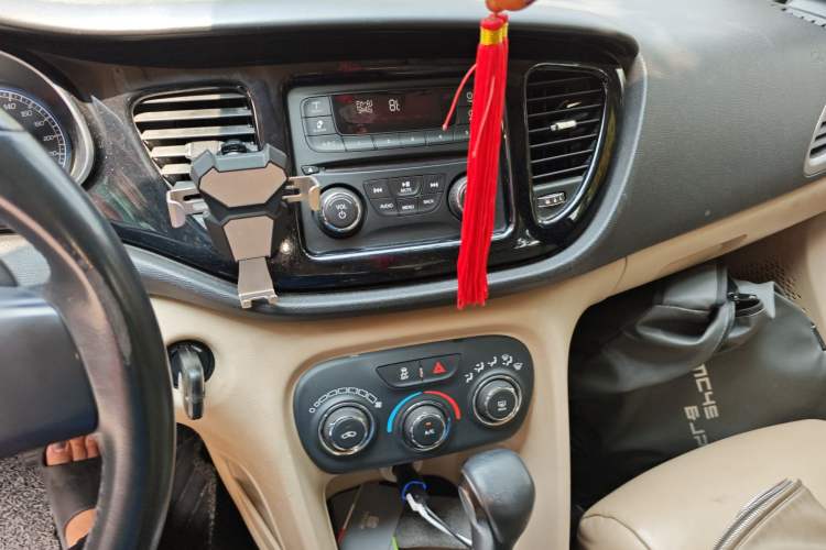 Used Fiat Viaggio 2012 1.4T Automatic Enjoyment Edition Audio And AC Panel