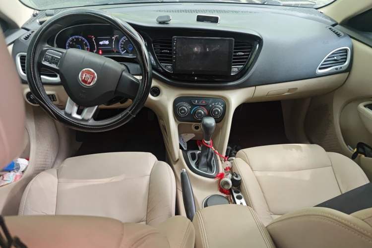 Used Fiat Viaggio 2012 1.4T Automatic Jingxiang Edition Center Console